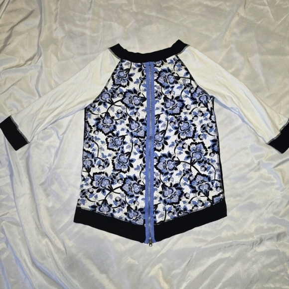 Chico's Zenergy Women Size 1 Black Multi Floral Zip Back 3/4 sleeve - Picture 7 of 9